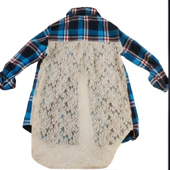 Hint of Mint Flannel and Floral Lace Button Up - Picture 4 of 10